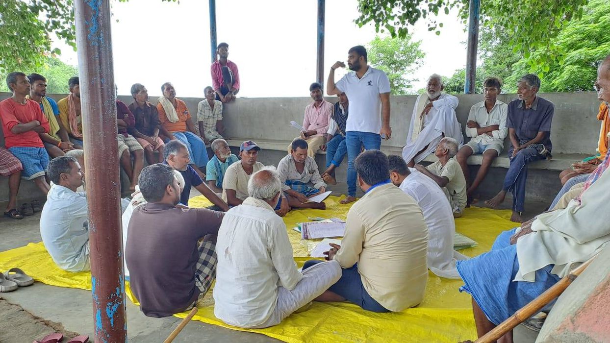 विकास सिंह जी ने हर एक बूथ के लोगो के साथ बैठक कर मतदाता सूची से मिलाया नाम