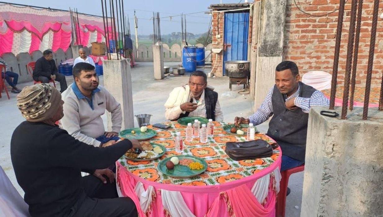 विकास सिंह- डिहरा गाँव में स्वर्गीय सत्यनारायण सिंह जी के श्राद्धक्रम में दी श्रद्धांजलि