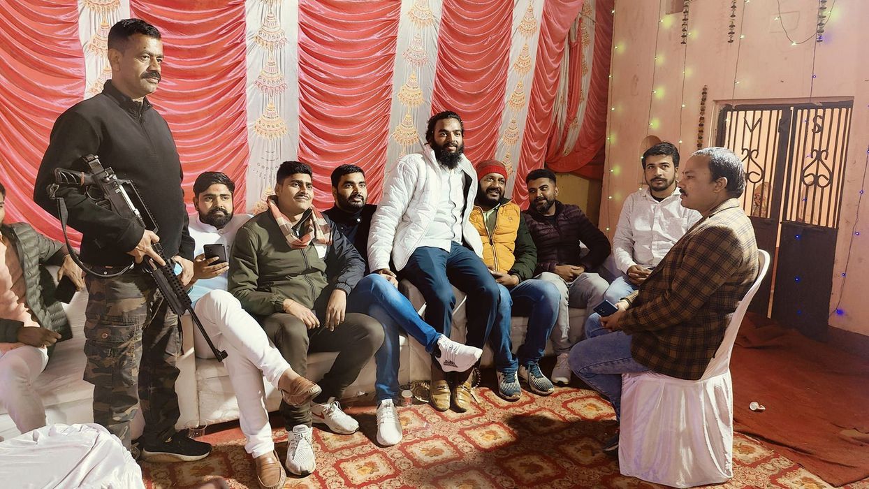 अलग-अलग गाँव के विवाह समारोह में शामिल होकर नवविवाहित जोड़ो को दिया बधाई व आशीर्वाद