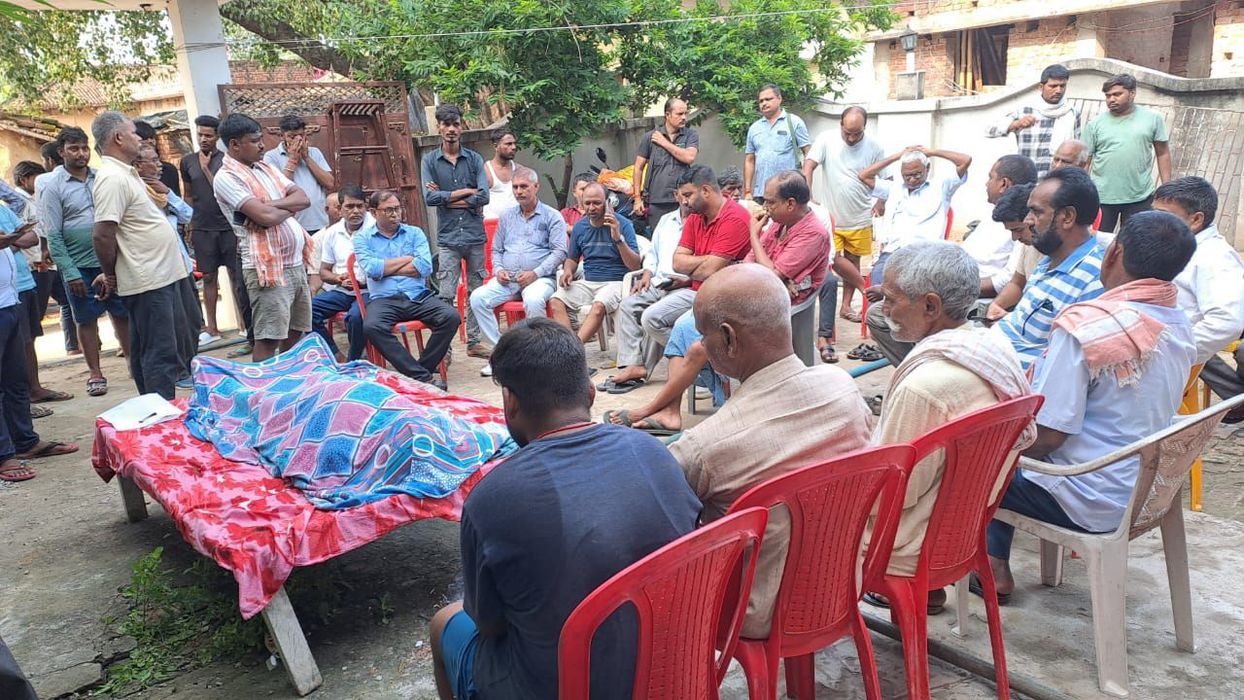 विकास सिंह- शोषित वंचितों और समाज की लड़ाई लड़ने वाले अधिवक्ता आजाद राम जी की हुई मौत