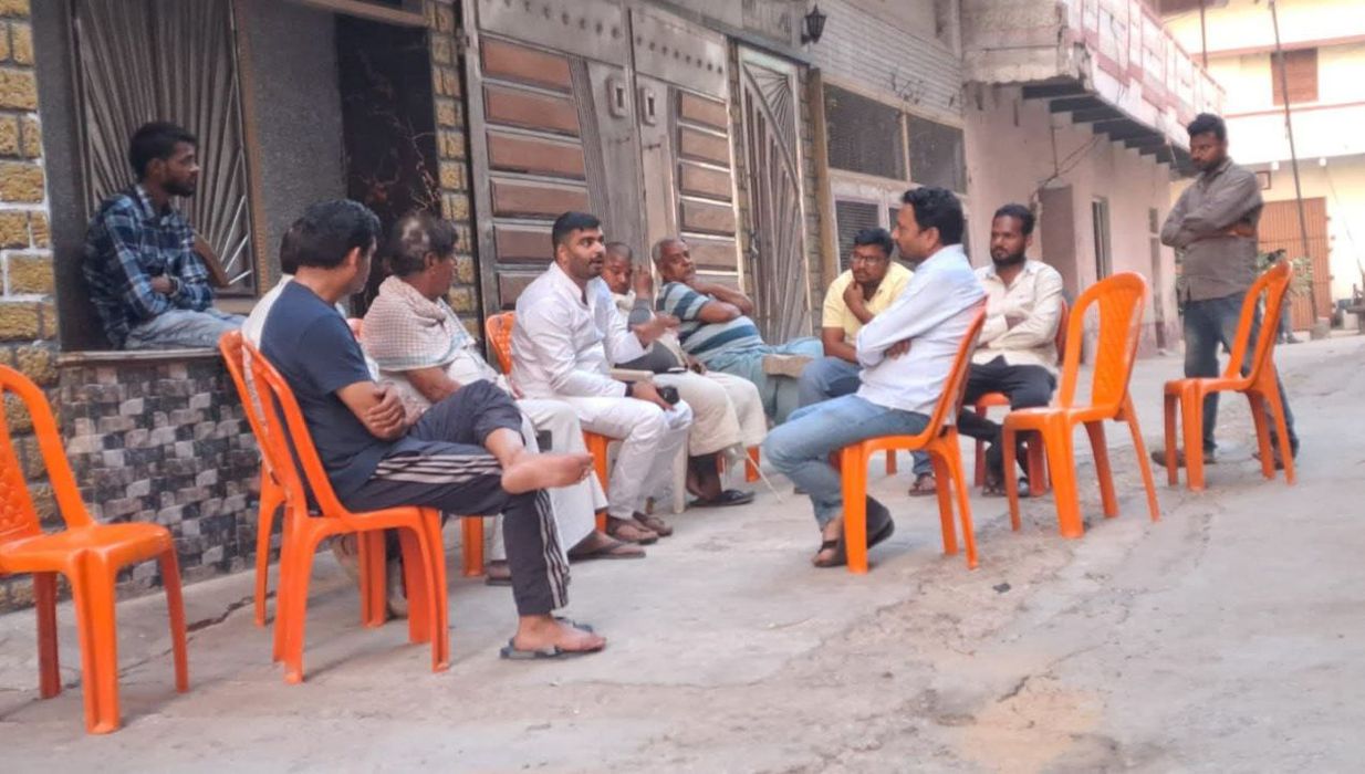 विकास सिंह- सोनहन गांव में शोकाकुल परिवार से मिले , कंचन सिंह के निधन पर जताई संवेदना