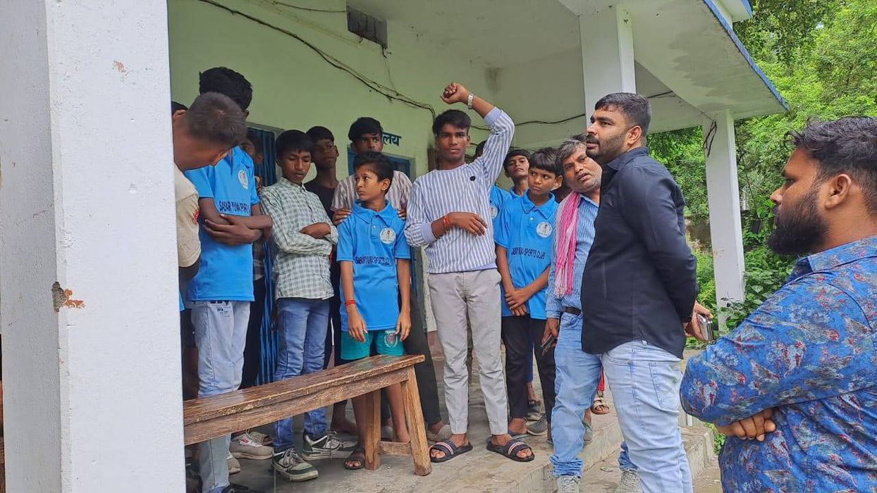 विकास सिंह- खेल प्रतियोगिता के बाद दो गुट स्कूली बच्चों में हुई मारपीट, दर्जनों बच्चे हुए घायल