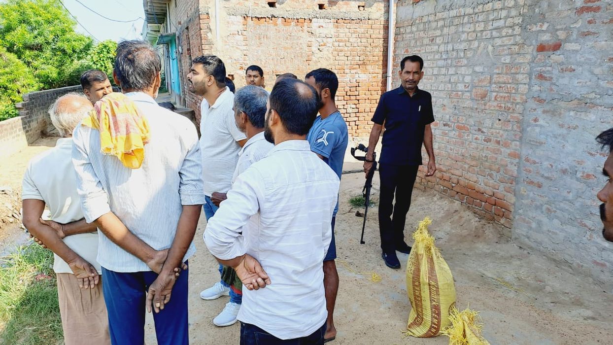 विकास सिंह- भभुआ जिला परिषद् ने गांव के विकास कार्य के लिए जनता से ली सहमति