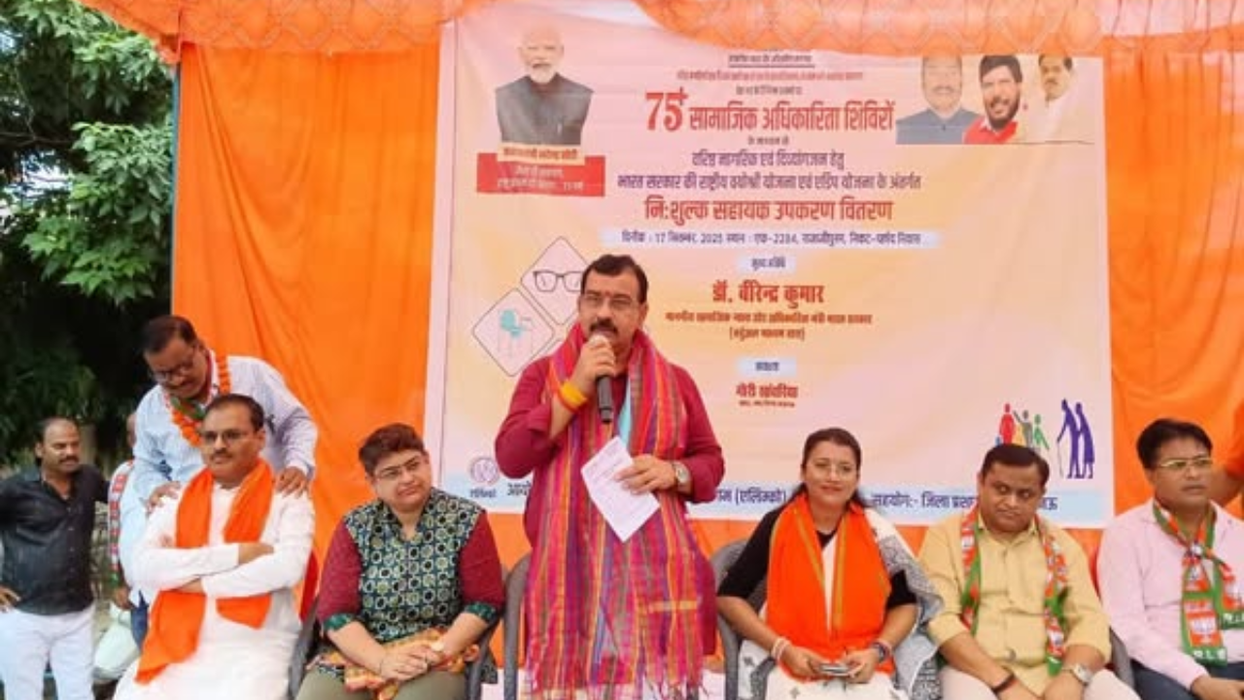 विजय कुमार भुर्जी - सेवा पखवाड़ा अंतर्गत वरिष्ठ नागरिकों एवं दिव्यांगजन हेतु सहायक उपकरण वितरण कार्यक्रम में सहभागिता