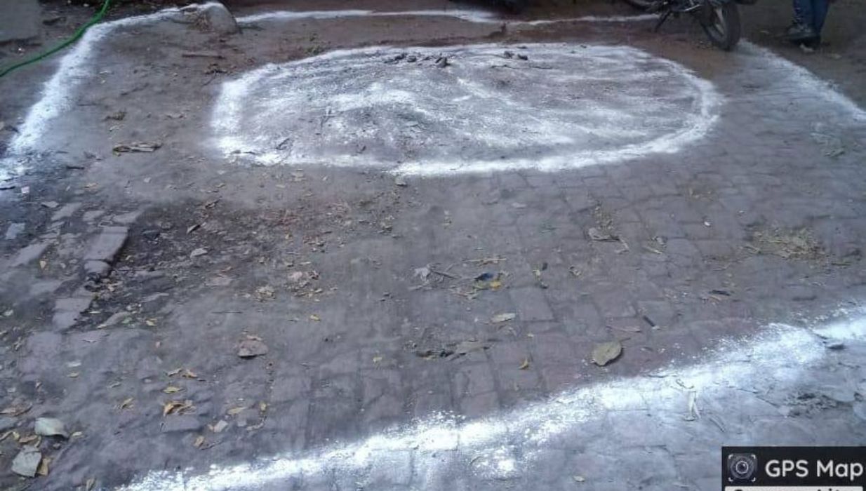 मुकेश सिंह मॉन्टी- होलिका दहन स्थलों पर चलाया गया सफाई अभियान , कराया चुना का छिड़काव