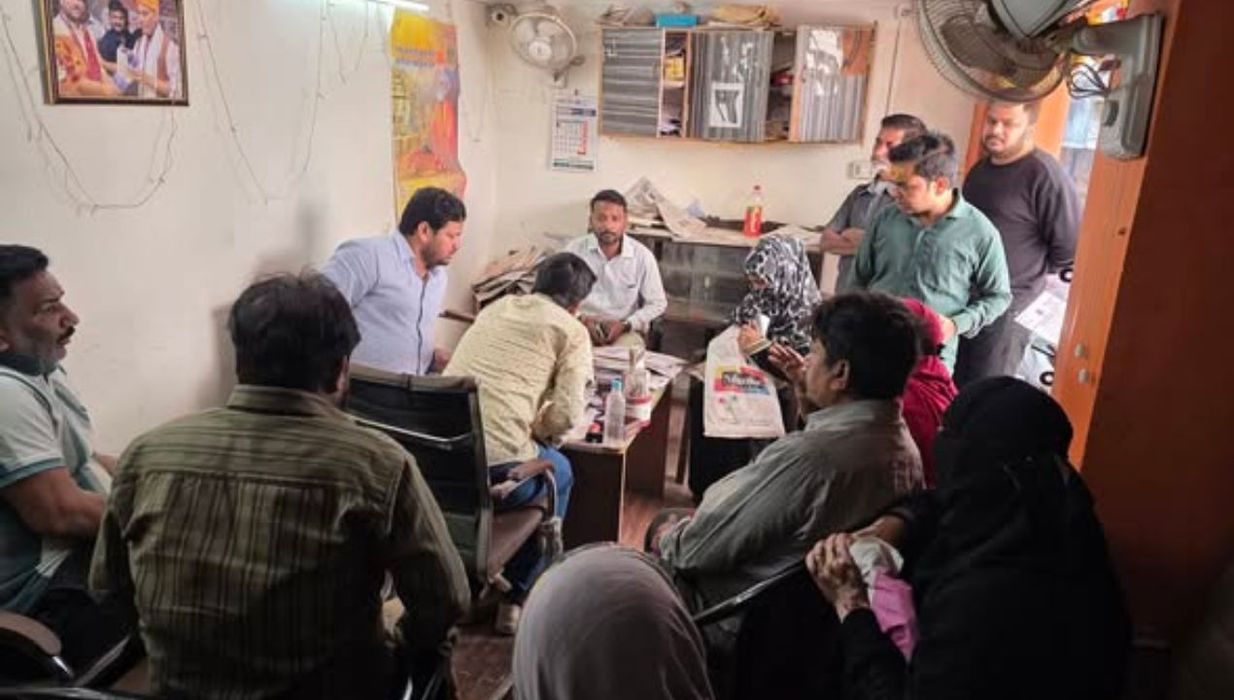 मुकेश सिंह मोंटी- पार्षद  ने कार्यालय में जनसमस्याएं सुनकर किया त्वरित निस्तारण