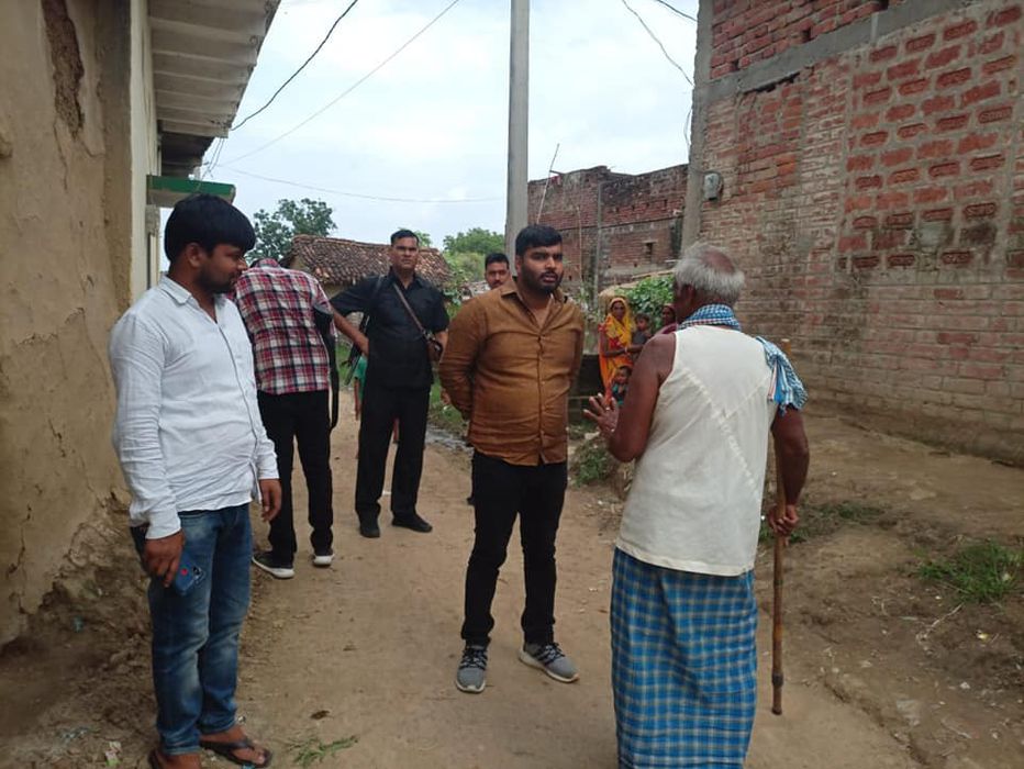 आशीर्वाद यात्रा दूसरा दिन - महुवन पंचायत में जनता से मिल रहा है अपार जनसमर्थन