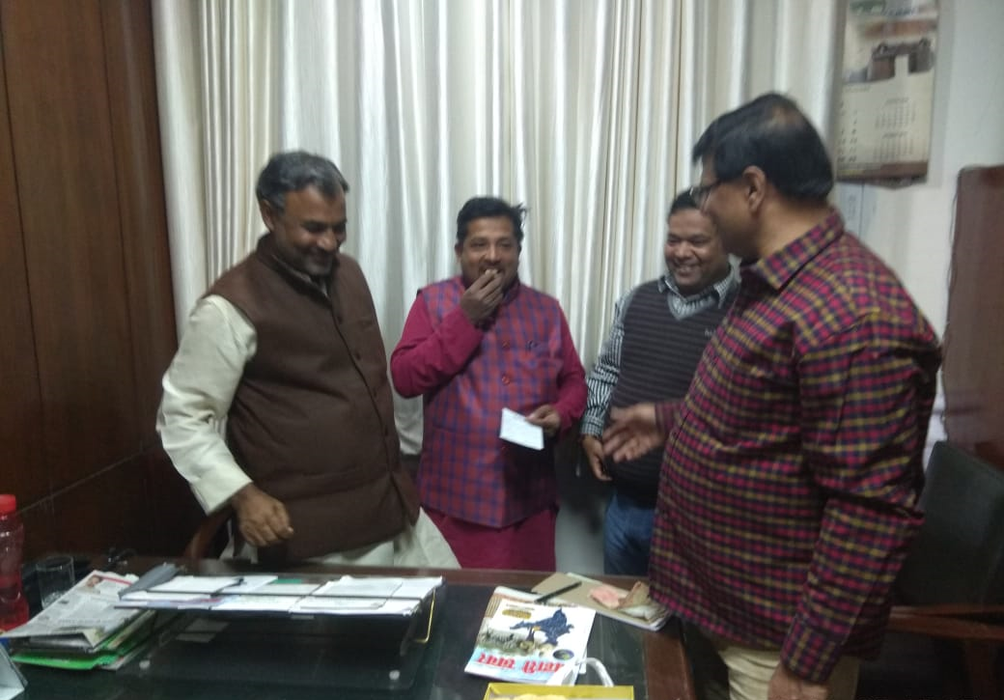 7 जंतर मंतर
स्थित जनता दल यूनाइटेड के राष्ट्रीय कार्यालय के अंतर्गत संजय अमर कॉलोनी जगत के
निवासी धी