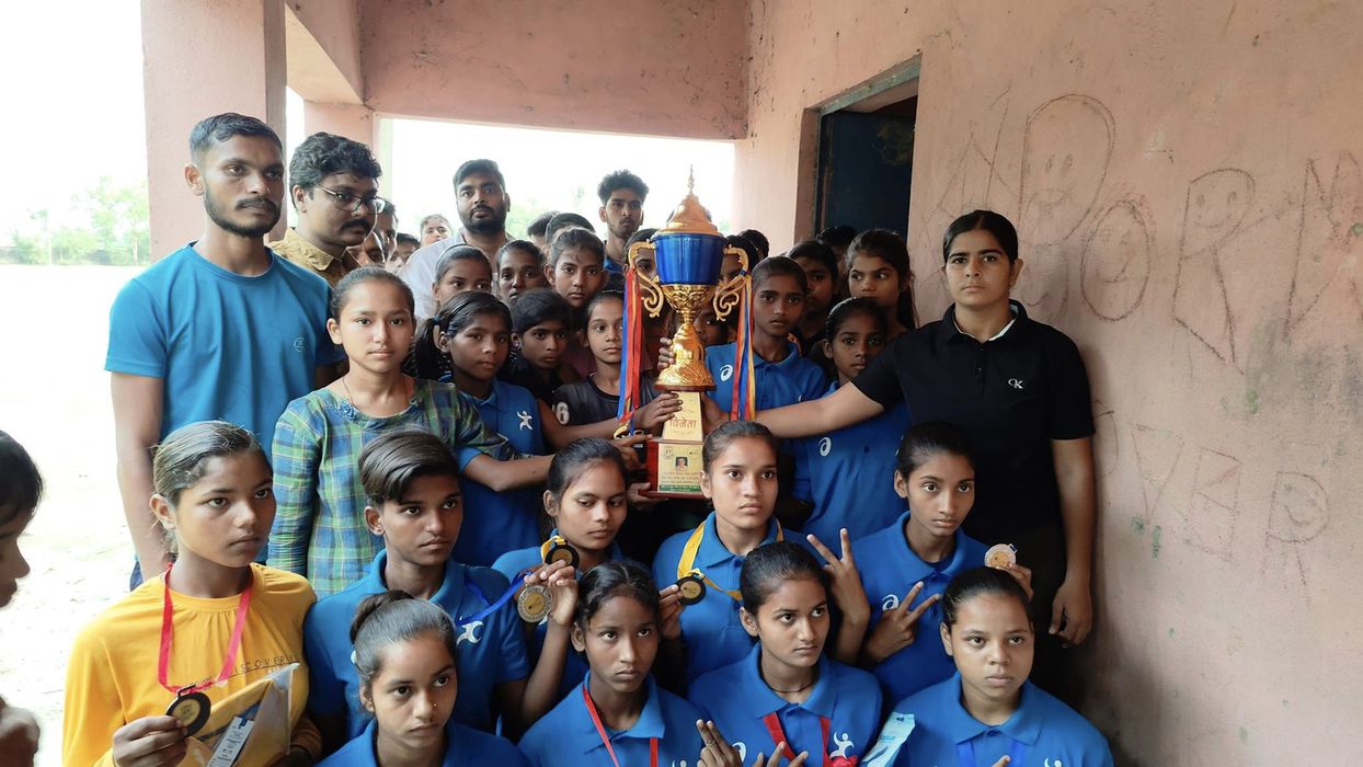 अखाड़े का हाल देख व खिलाड़ियों की परेशानियों को सुन भावुक हुए जिप सदस्य, आर्थिक मदद को बढ़ाए हाथ