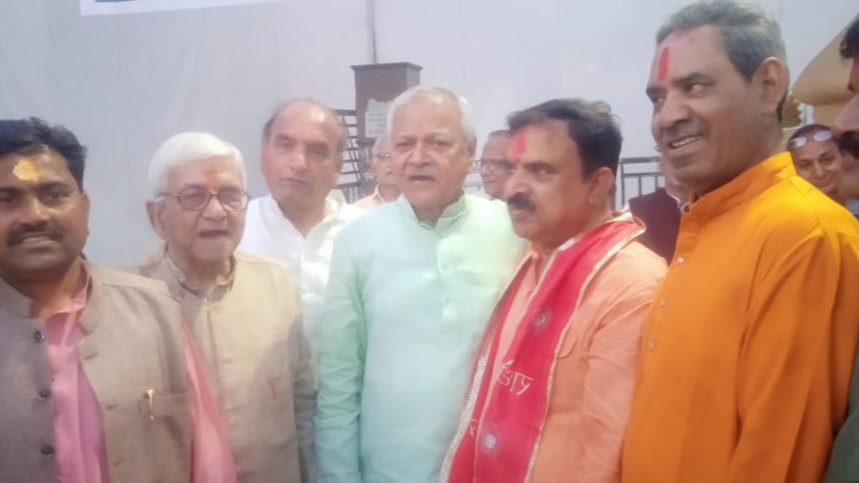 भूधर नारायण मिश्रा - कानपुर के ऐतिहासिक एवं सांस्कृतिक गंगा मेला में होली मिलन कार्यक्रम में हुए शामिल