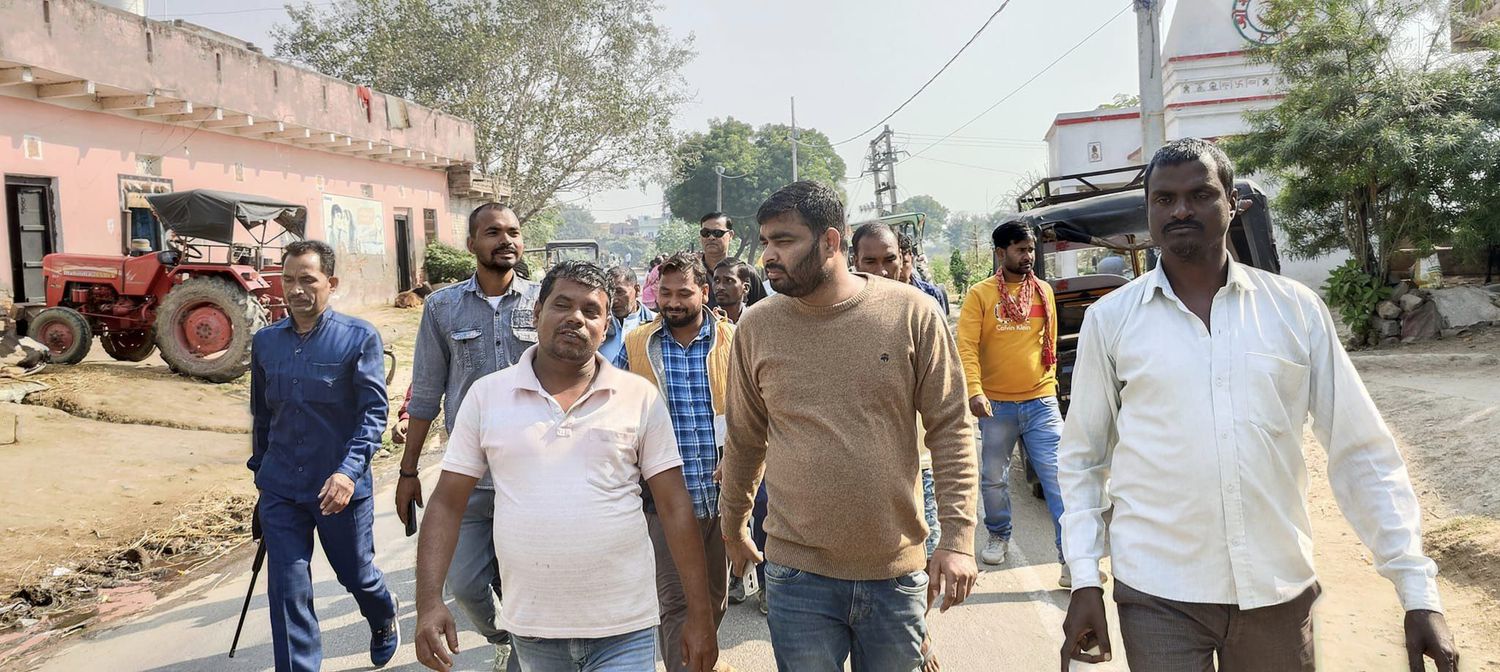सिवों पंचायत के विभिन्न ग्रामों में घूमे विकास सिंह, विकास योजनाओं पर काम करना बताया प्राथमिकता