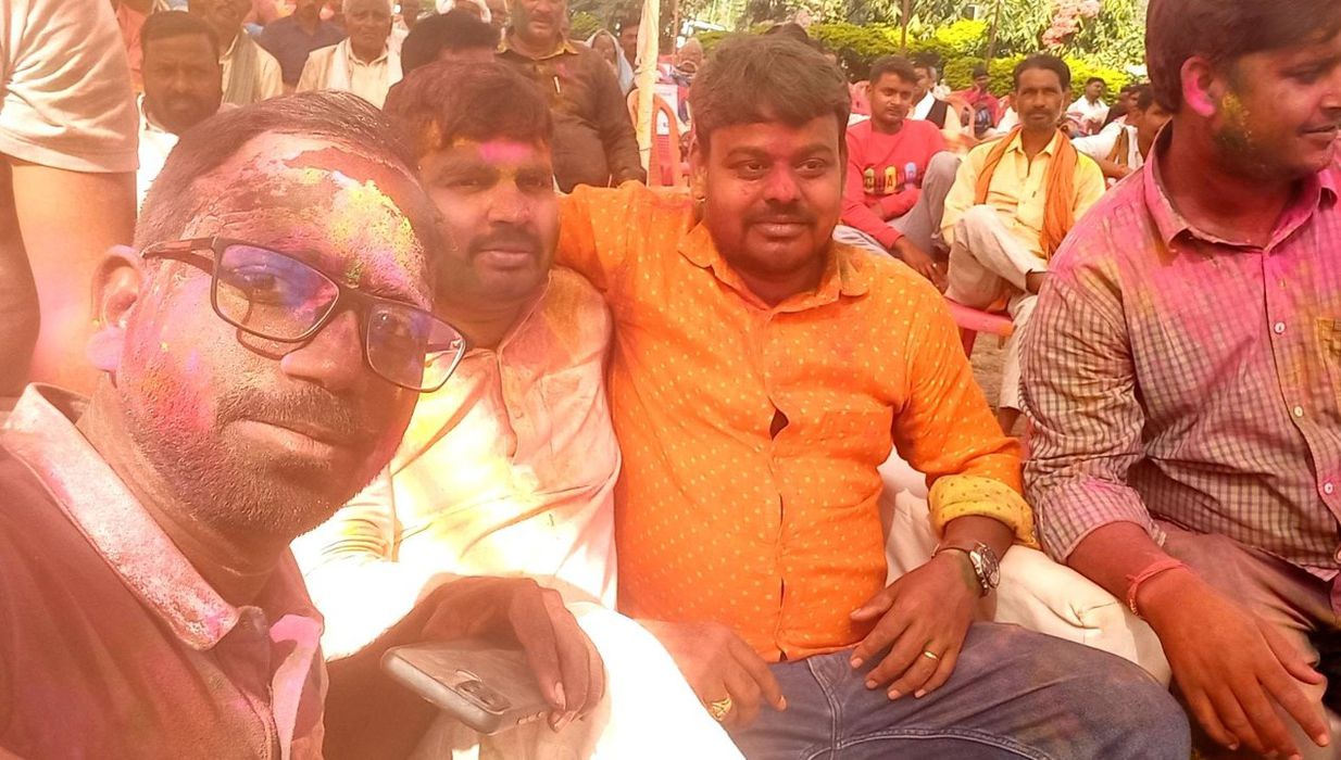गुलजार वाटिका में आयोजित भव्य होली मिलन समारोह में उमड़ा जन हुजूम