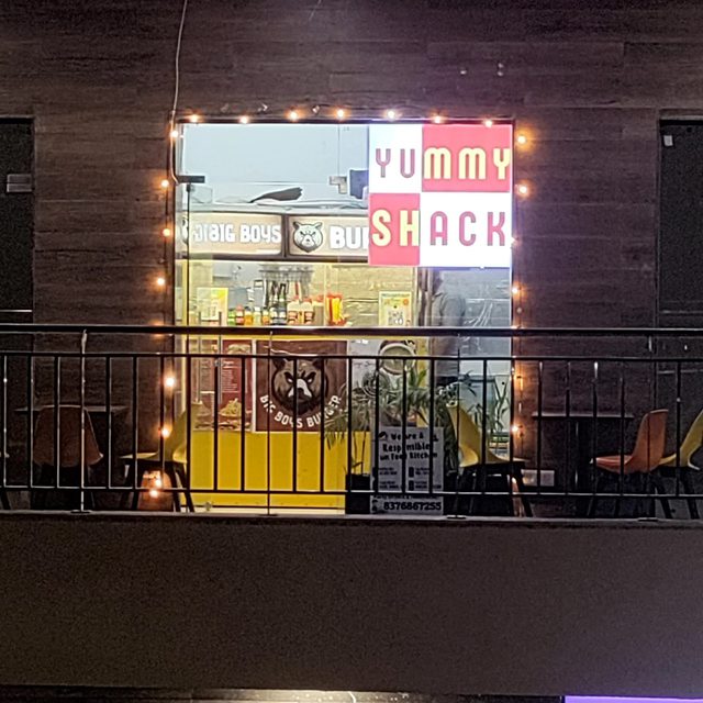 Balcony-level YummyShack micro outlet at night